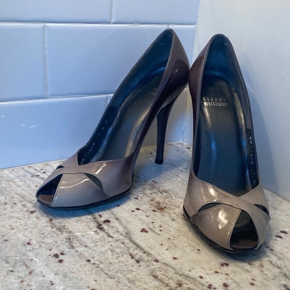 Stuart Weitzman stunning and elegant open toe  patent leather pumps. Size 7 1/2 - Picture 1 of 7